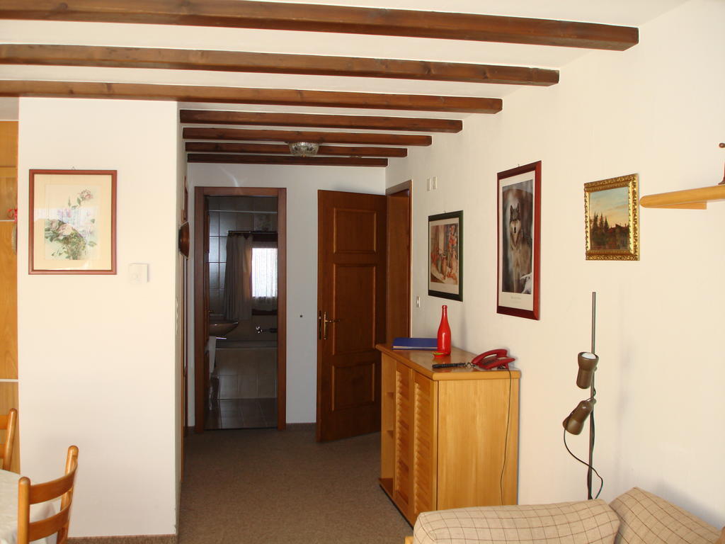 Апартаменти Residenz La Mora Ла-Пунт-Чамуешч Номер фото